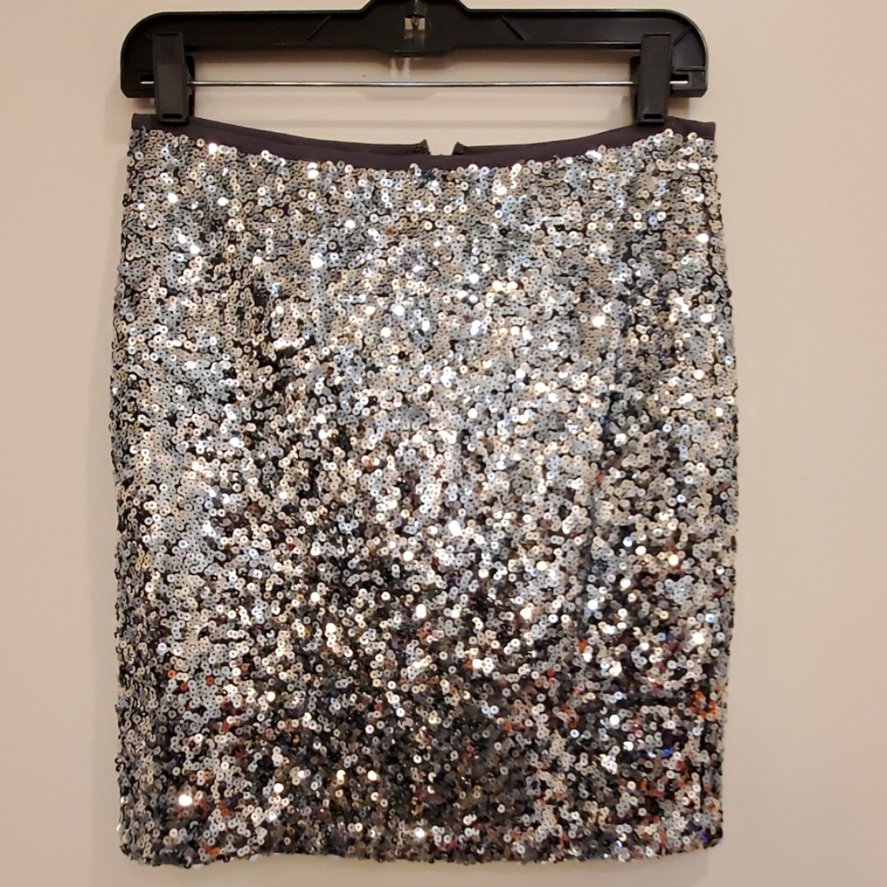 PERFECT FOR NIGHT OUT!! NWT WHBM sequin skirt